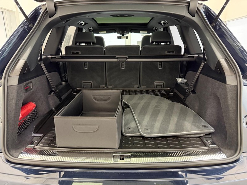 Audi Q7 Vehicle Image 5