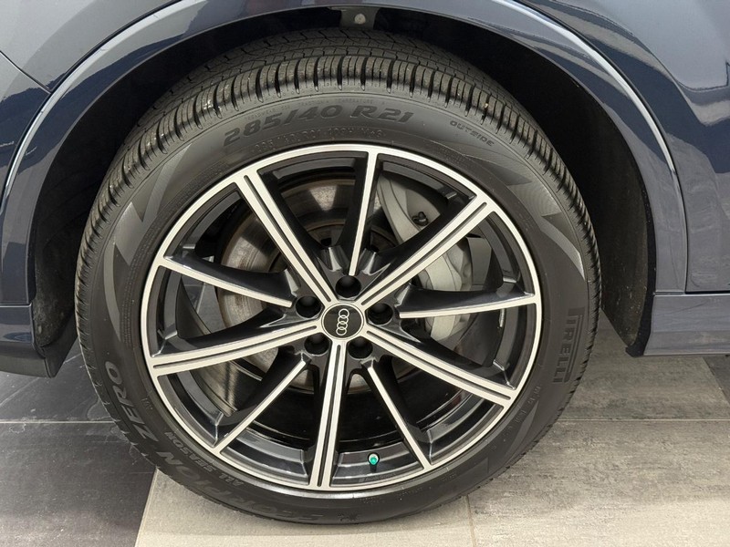 Audi Q7 Vehicle Image 6