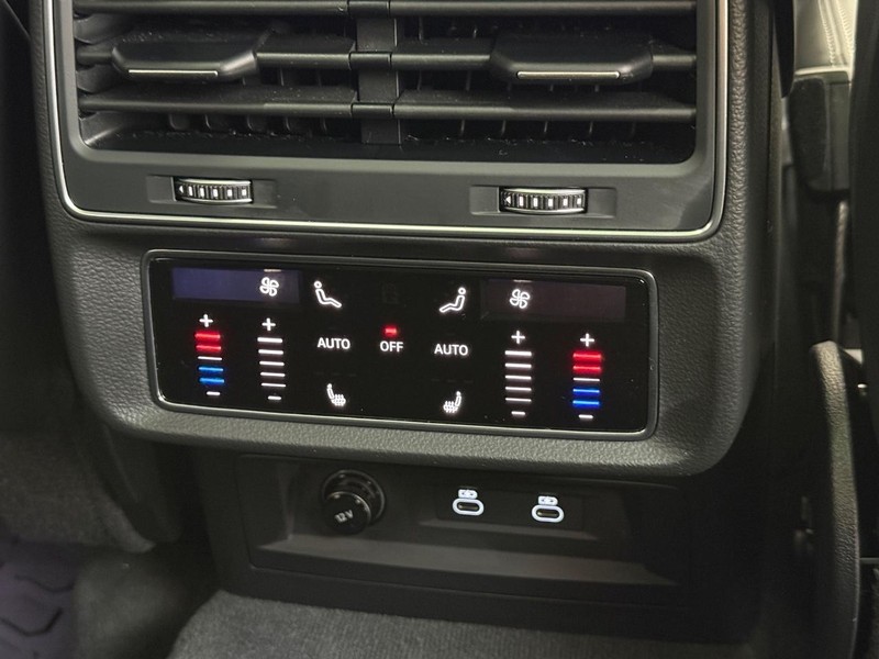 Audi Q7 Vehicle Image 11