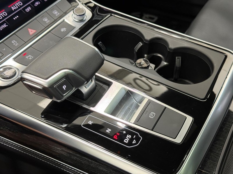 Audi Q7 Vehicle Image 19