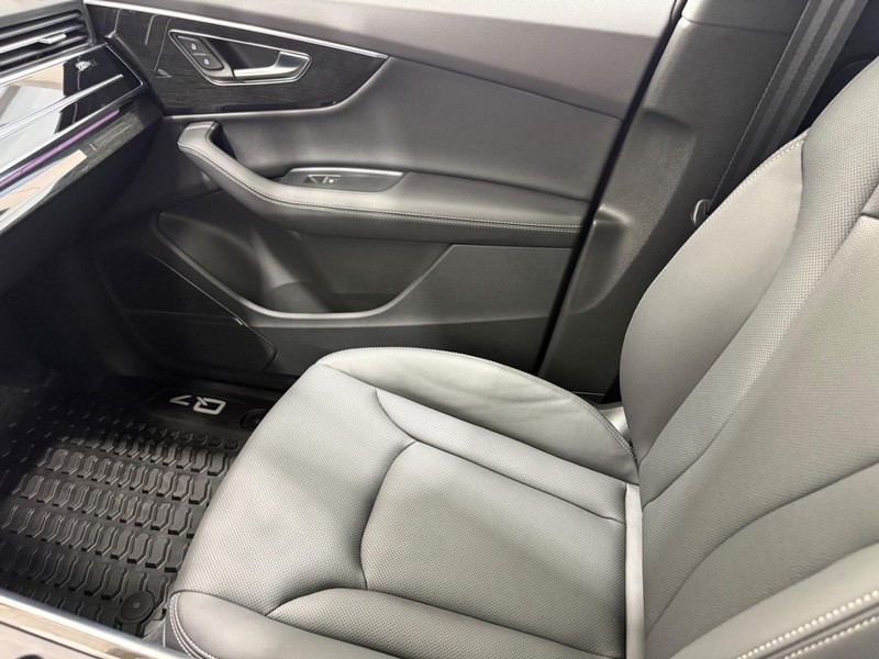 Audi Q7 Vehicle Image 20