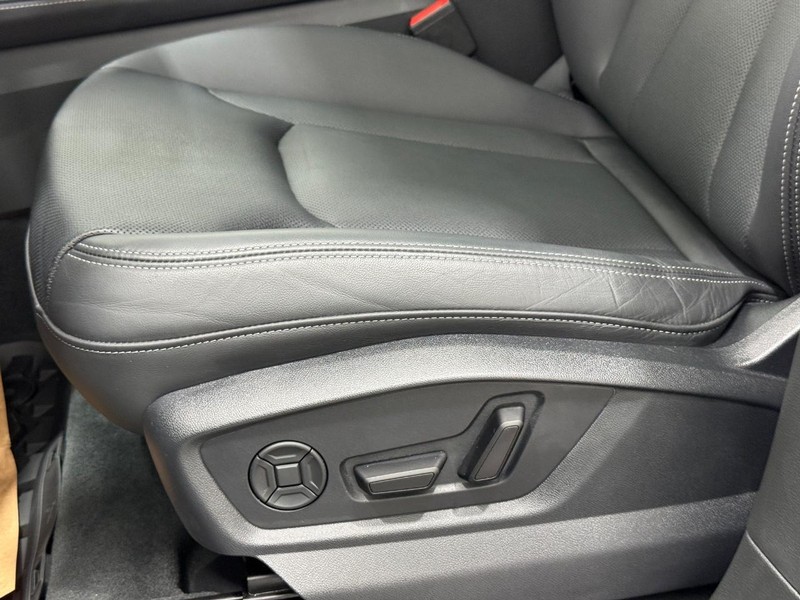 Audi Q7 Vehicle Image 24