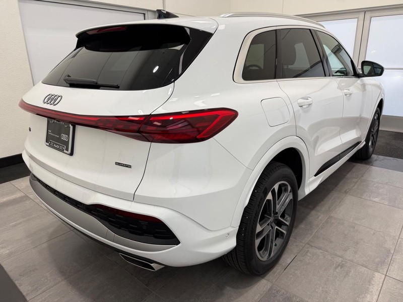 Audi Q5 Vehicle Image 2