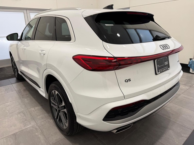 Audi Q5 Vehicle Image 4