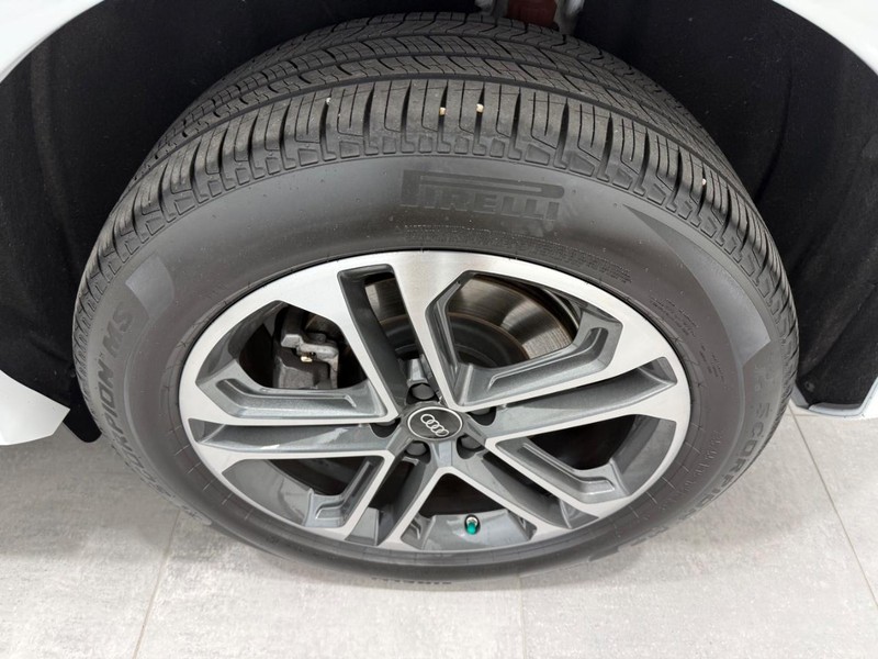 Audi Q5 Vehicle Image 5