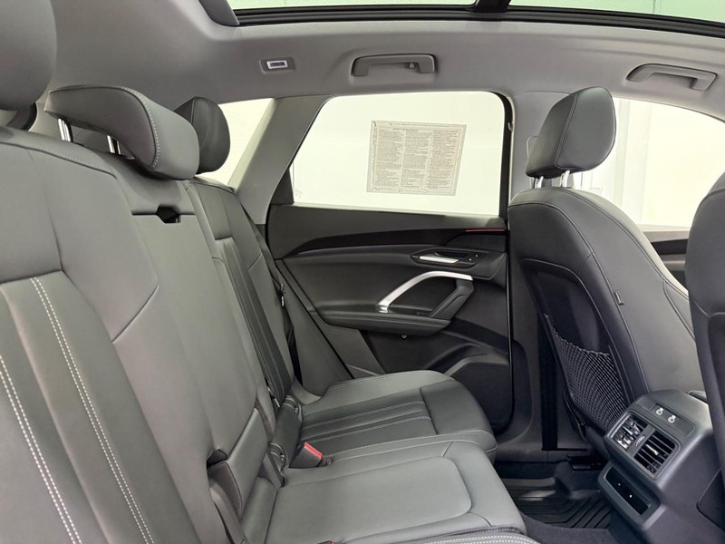 Audi Q5 Vehicle Image 8