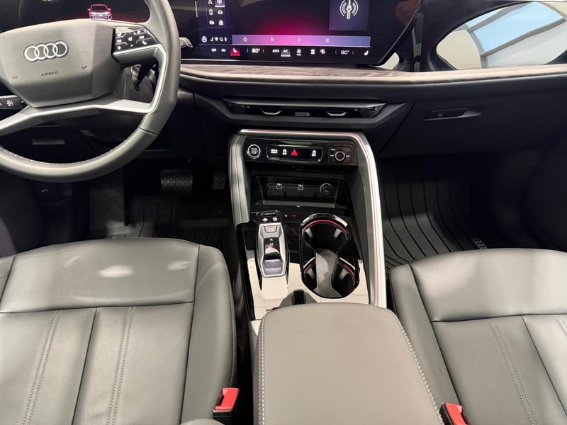 Audi Q5 Vehicle Image 9