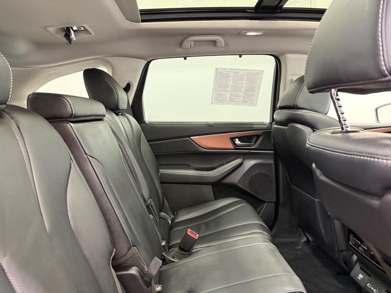 Acura MDX Vehicle Image 8