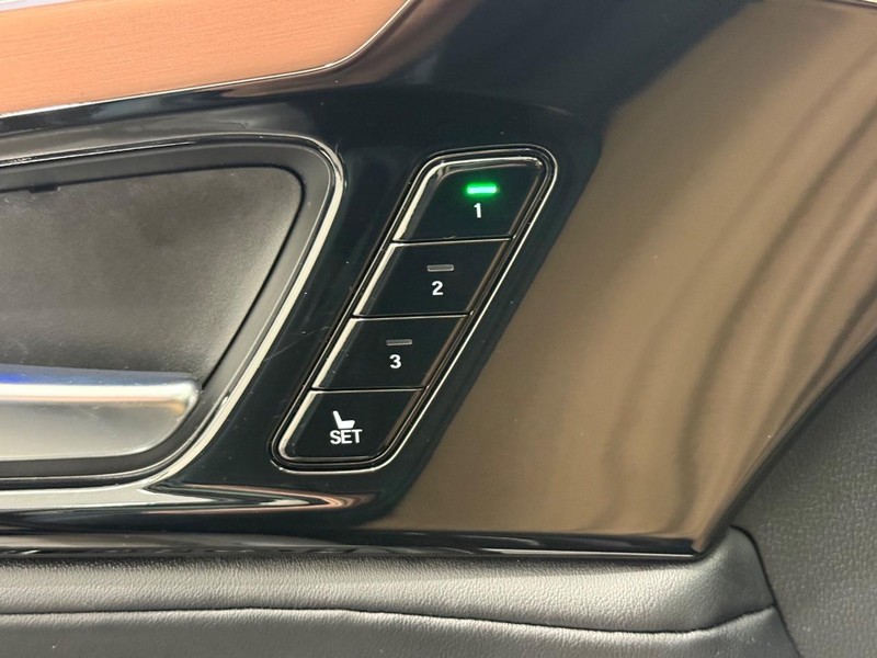 Acura MDX Vehicle Image 14