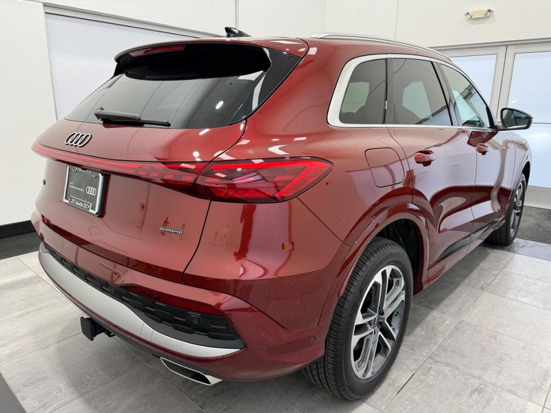 Audi Q5 Vehicle Image 2