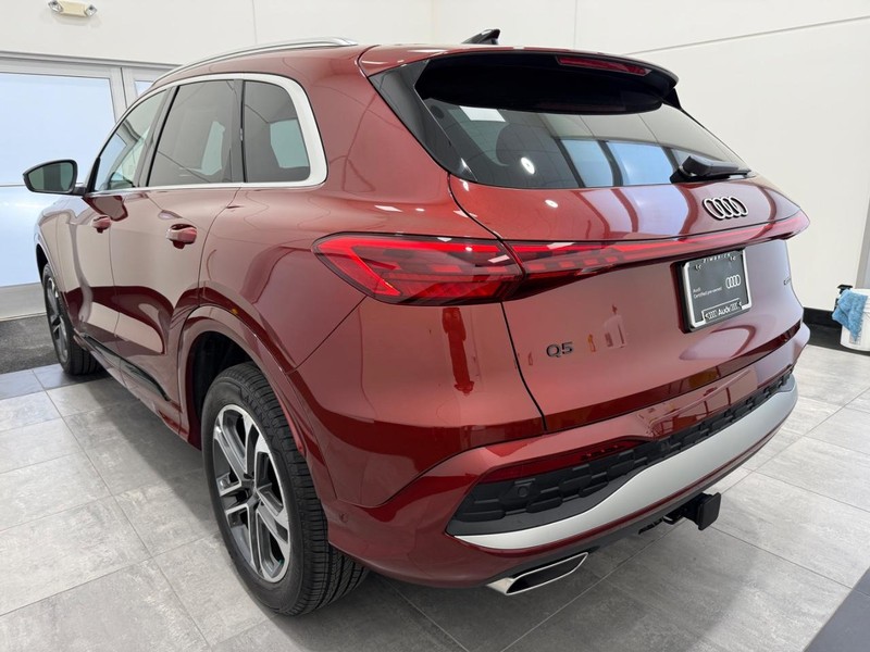 Audi Q5 Vehicle Image 4