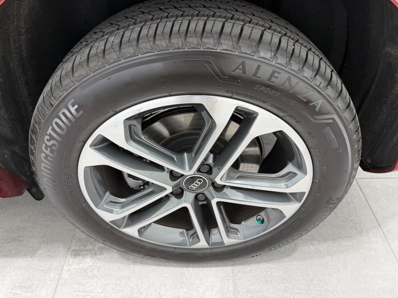 Audi Q5 Vehicle Image 5