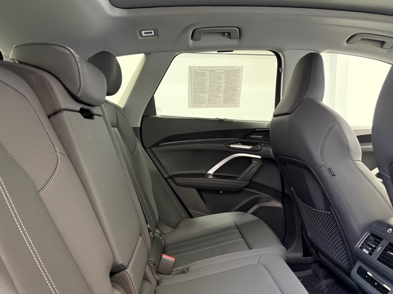 Audi Q5 Vehicle Image 8