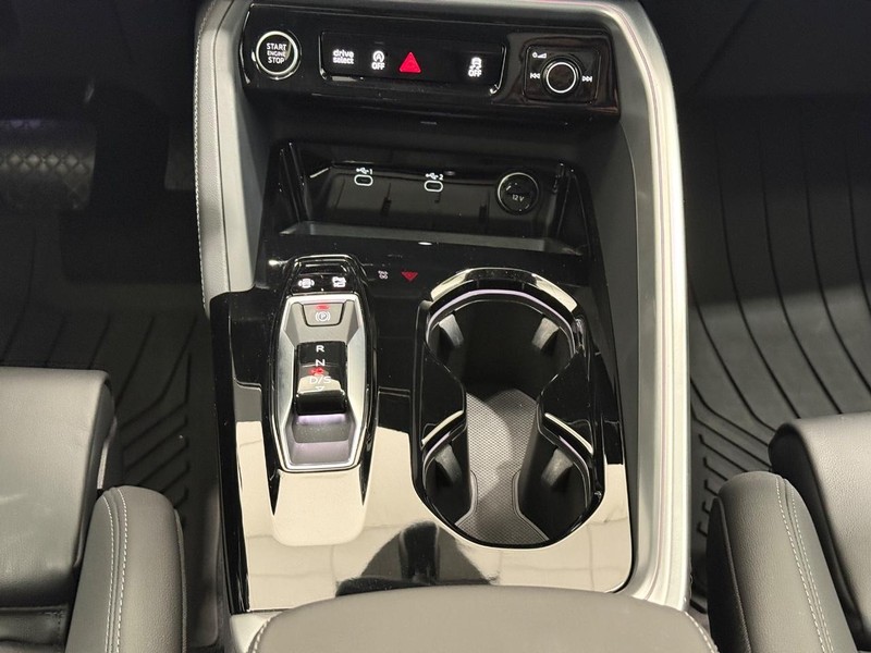 Audi Q5 Vehicle Image 11