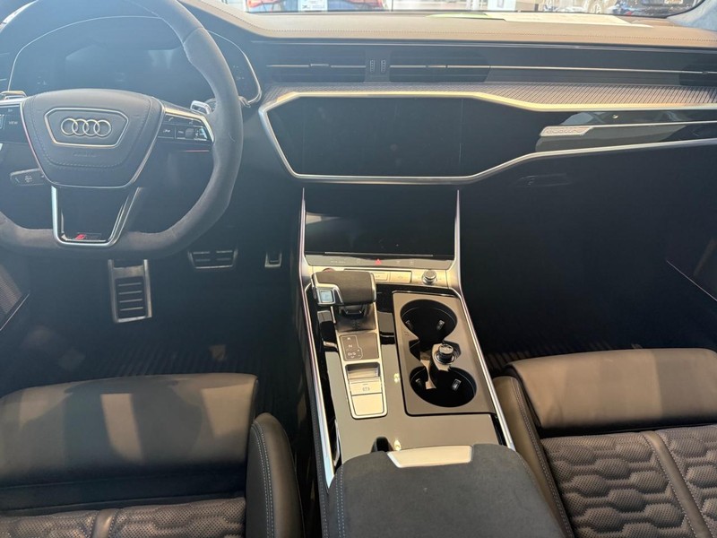 Audi RS 6 Avant Vehicle Image 10