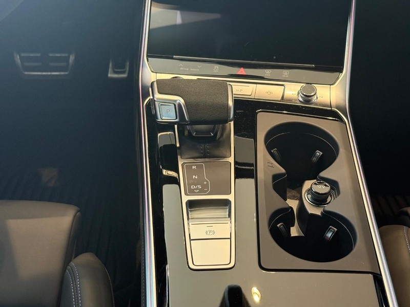 Audi RS 6 Avant Vehicle Image 11