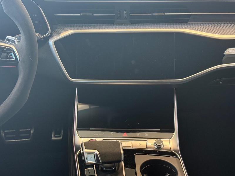 Audi RS 6 Avant Vehicle Image 12