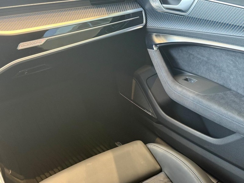 Audi RS 6 Avant Vehicle Image 14