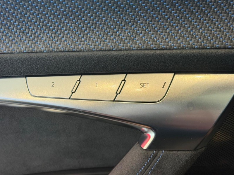 Audi RS 6 Avant Vehicle Image 15