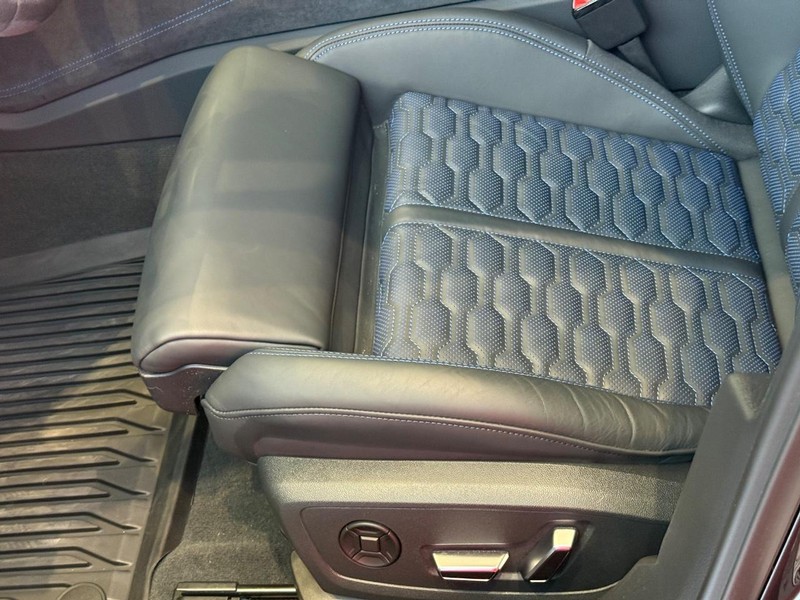 Audi RS 6 Avant Vehicle Image 20