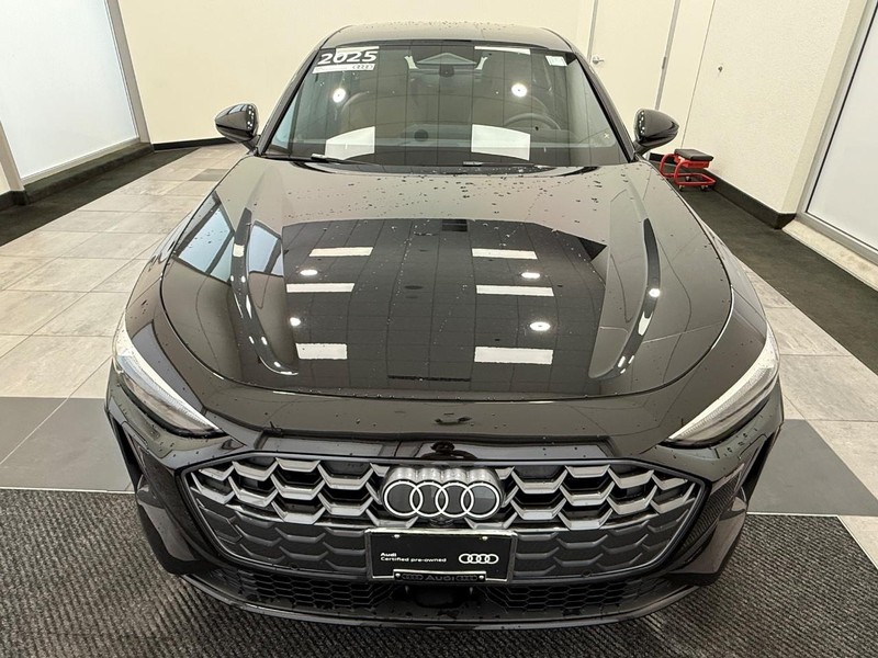 Audi A5 Vehicle Full-screen Gallery Image 07