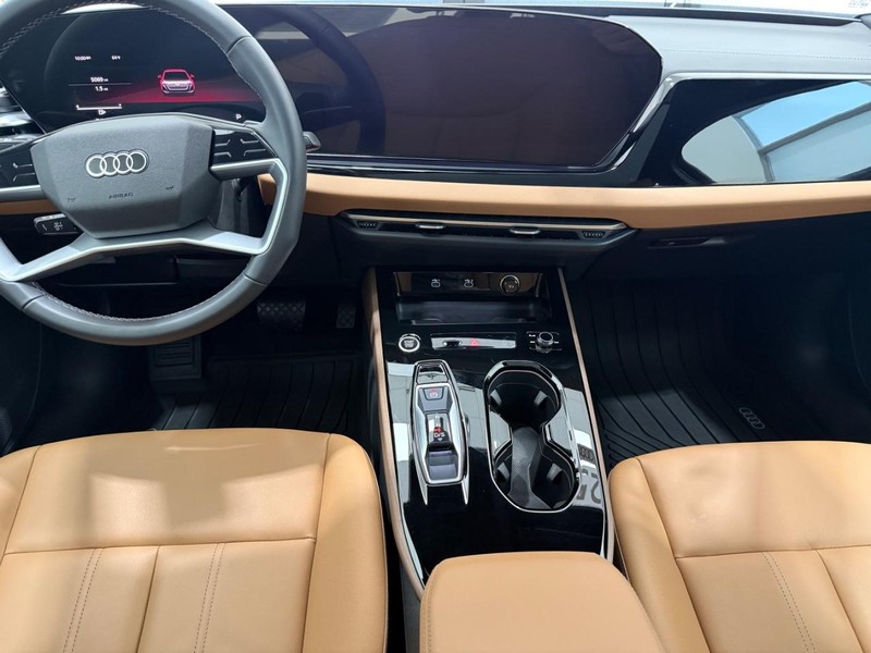 Audi A5 Vehicle Full-screen Gallery Image 09
