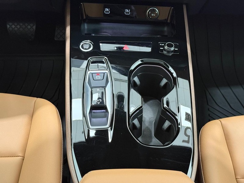 Audi A5 Vehicle Full-screen Gallery Image 11
