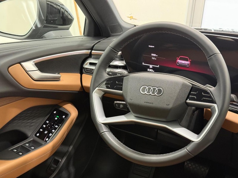 Audi A5 Vehicle Full-screen Gallery Image 12