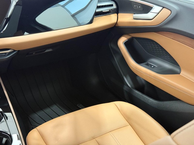 Audi A5 Vehicle Full-screen Gallery Image 13