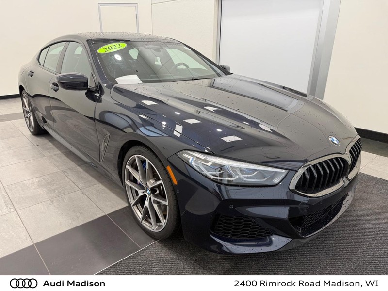 BMW 8 Series Vehicle Full-screen Gallery Image 01