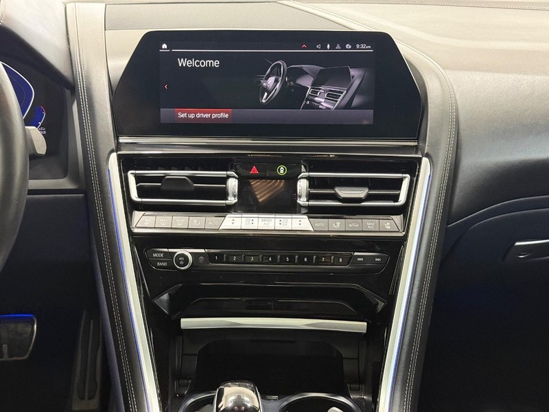 BMW 8 Series Vehicle Full-screen Gallery Image 10