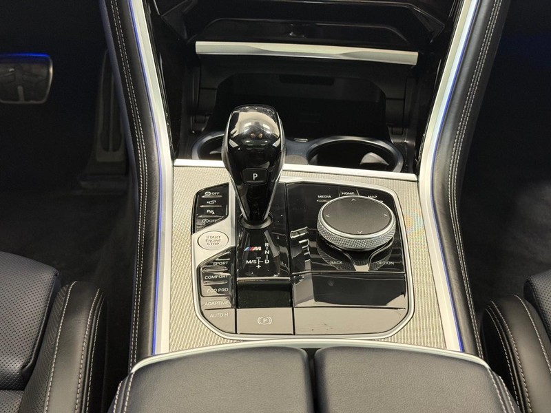 BMW 8 Series Vehicle Full-screen Gallery Image 11