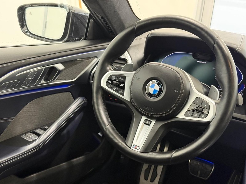 BMW 8 Series Vehicle Full-screen Gallery Image 12