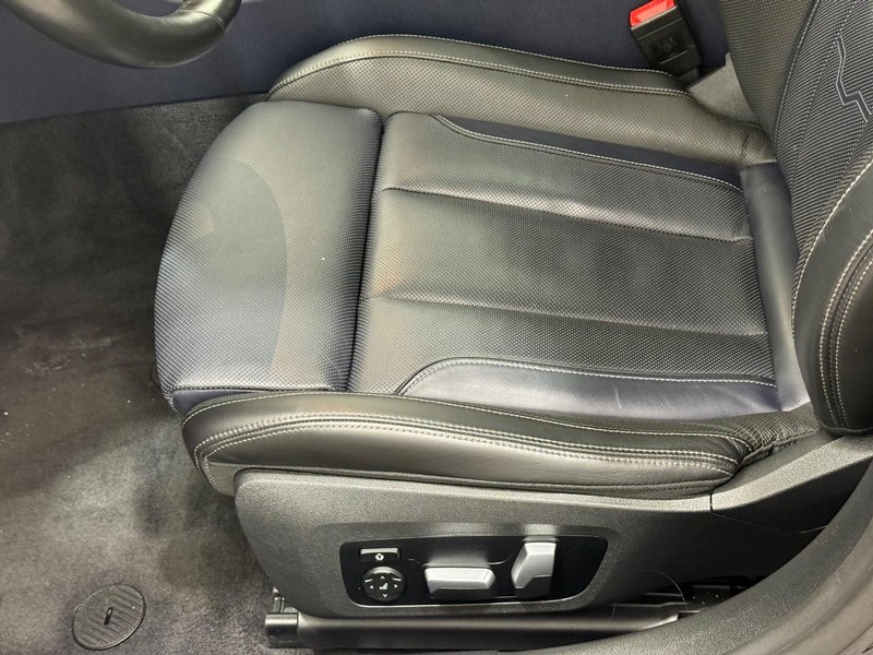 BMW 8 Series Vehicle Full-screen Gallery Image 23