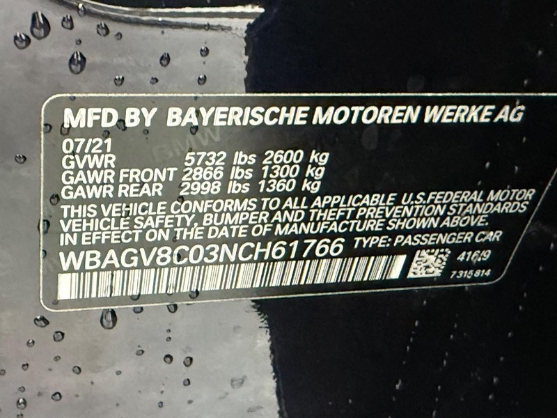 BMW 8 Series Vehicle Full-screen Gallery Image 24