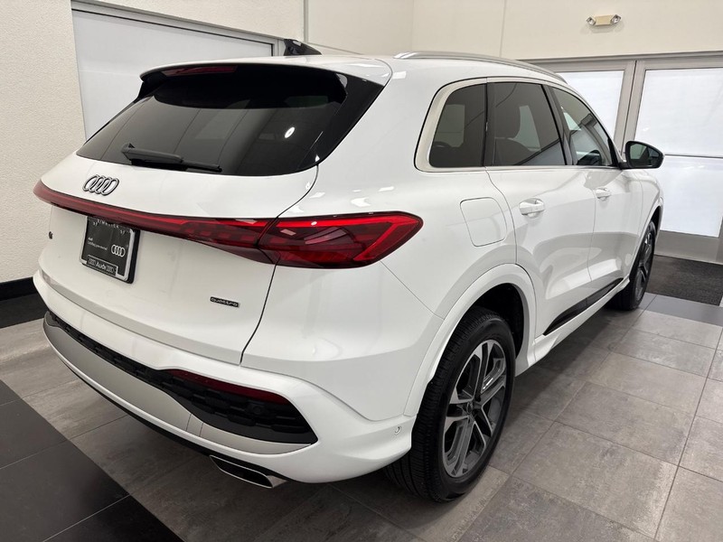 Audi Q5 Vehicle Image 2