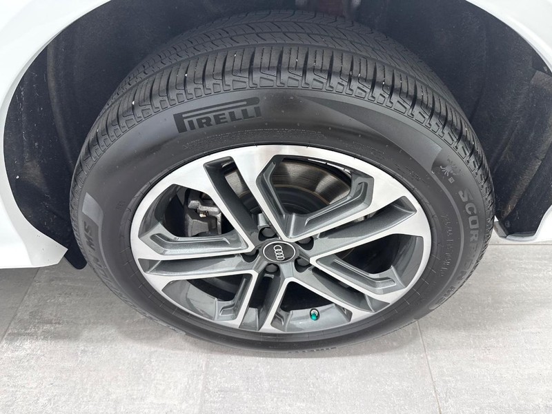 Audi Q5 Vehicle Image 5