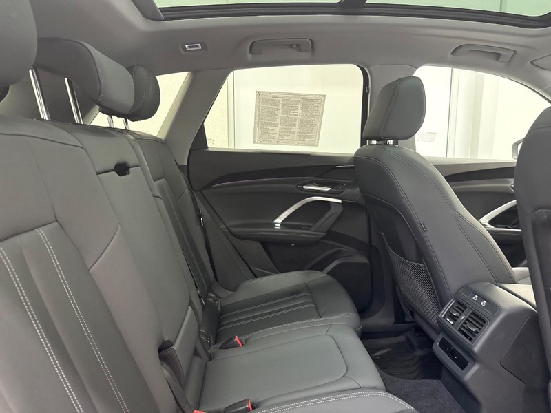 Audi Q5 Vehicle Image 8