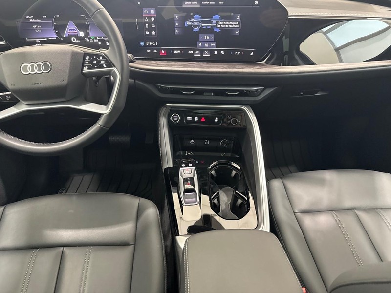 Audi Q5 Vehicle Image 9