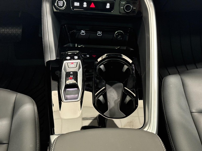 Audi Q5 Vehicle Image 11