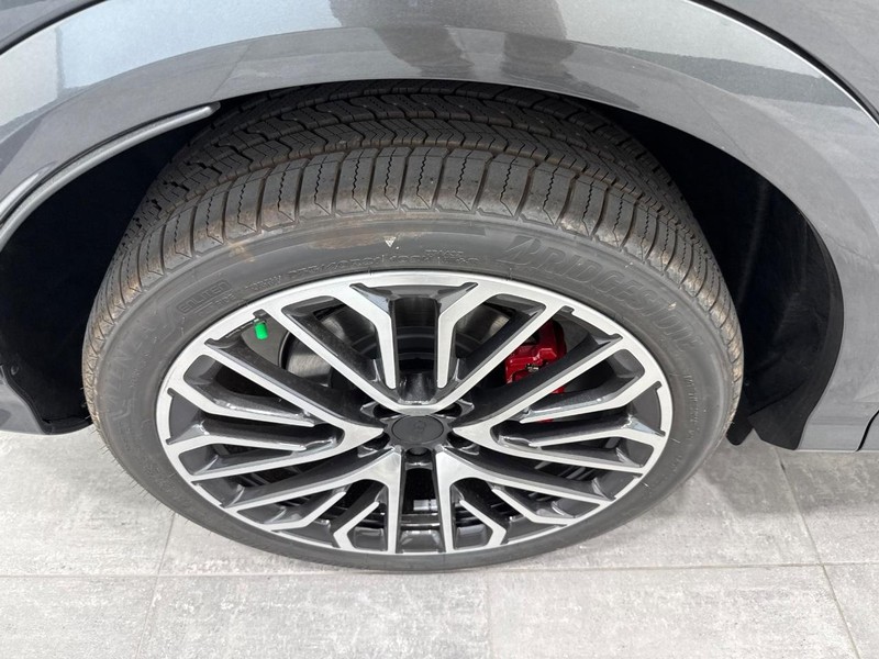 Audi SQ5 Vehicle Image 4