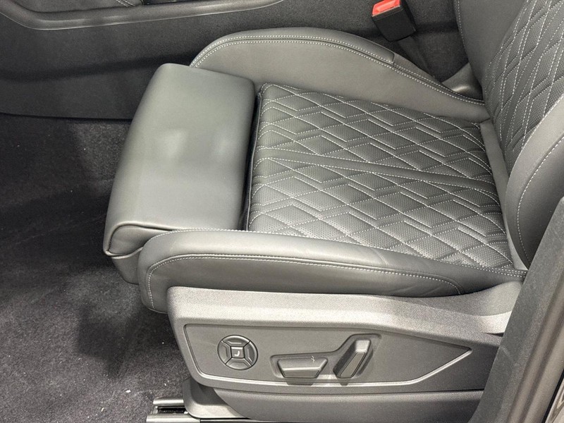 Audi SQ5 Vehicle Image 16