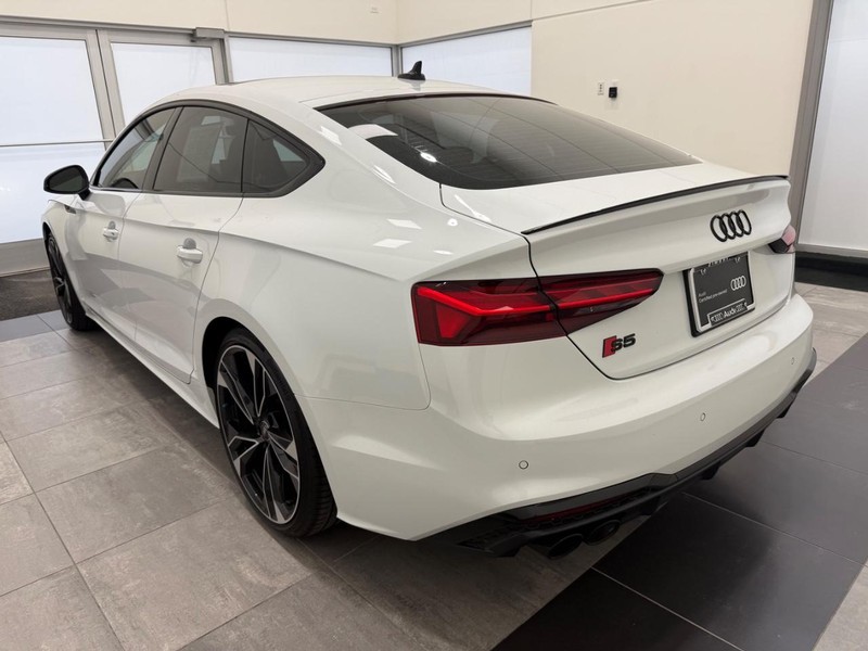 Audi S5 Sportback Vehicle Image 4