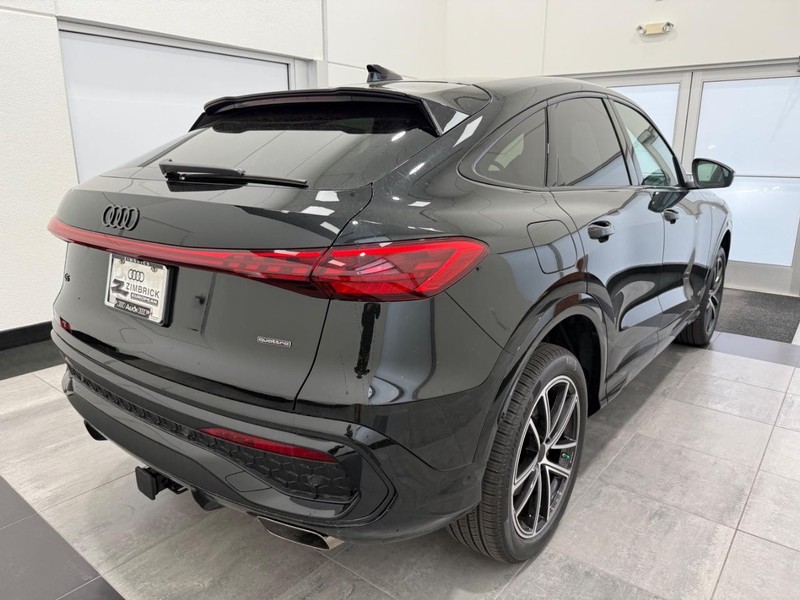 Audi Q5 Sportback Vehicle Image 2