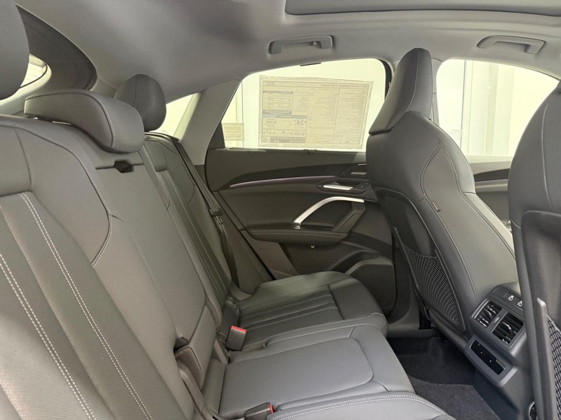 Audi Q5 Sportback Vehicle Image 4