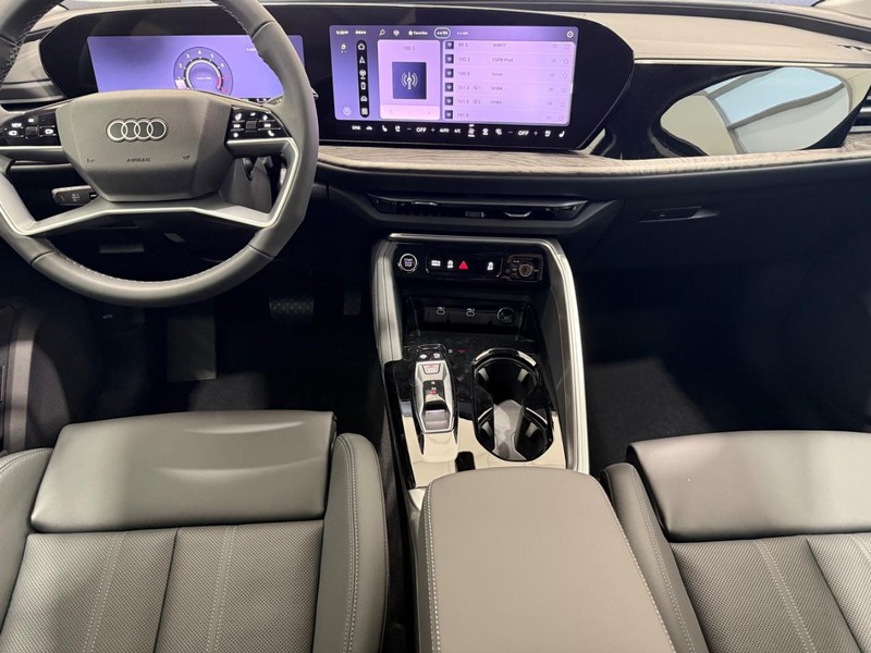 Audi Q5 Sportback Vehicle Image 5