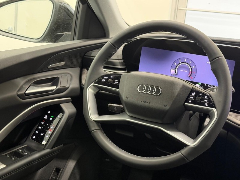 Audi Q5 Sportback Vehicle Image 9