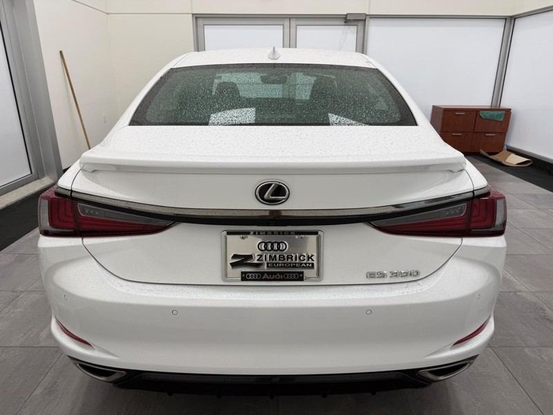 Lexus ES Vehicle Image 3