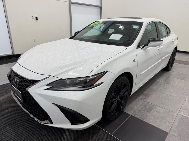 Lexus ES Vehicle Image 6