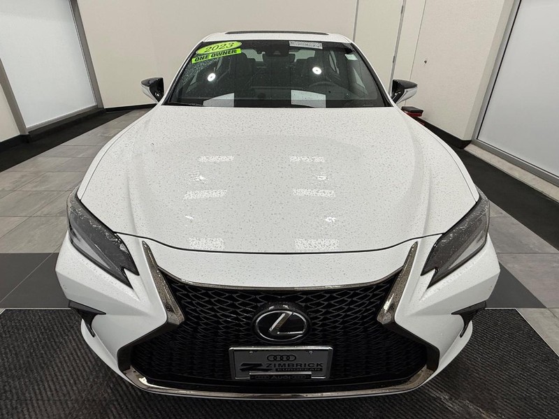 Lexus ES Vehicle Image 7